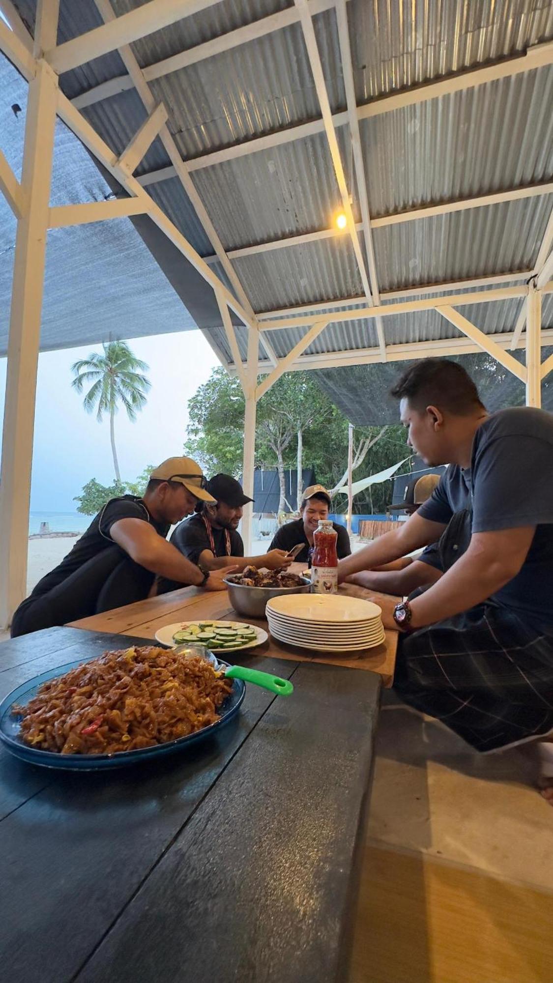 Отель Juita Glamping Perhentian Island Кампунг-Куала-Бесут Экстерьер фото