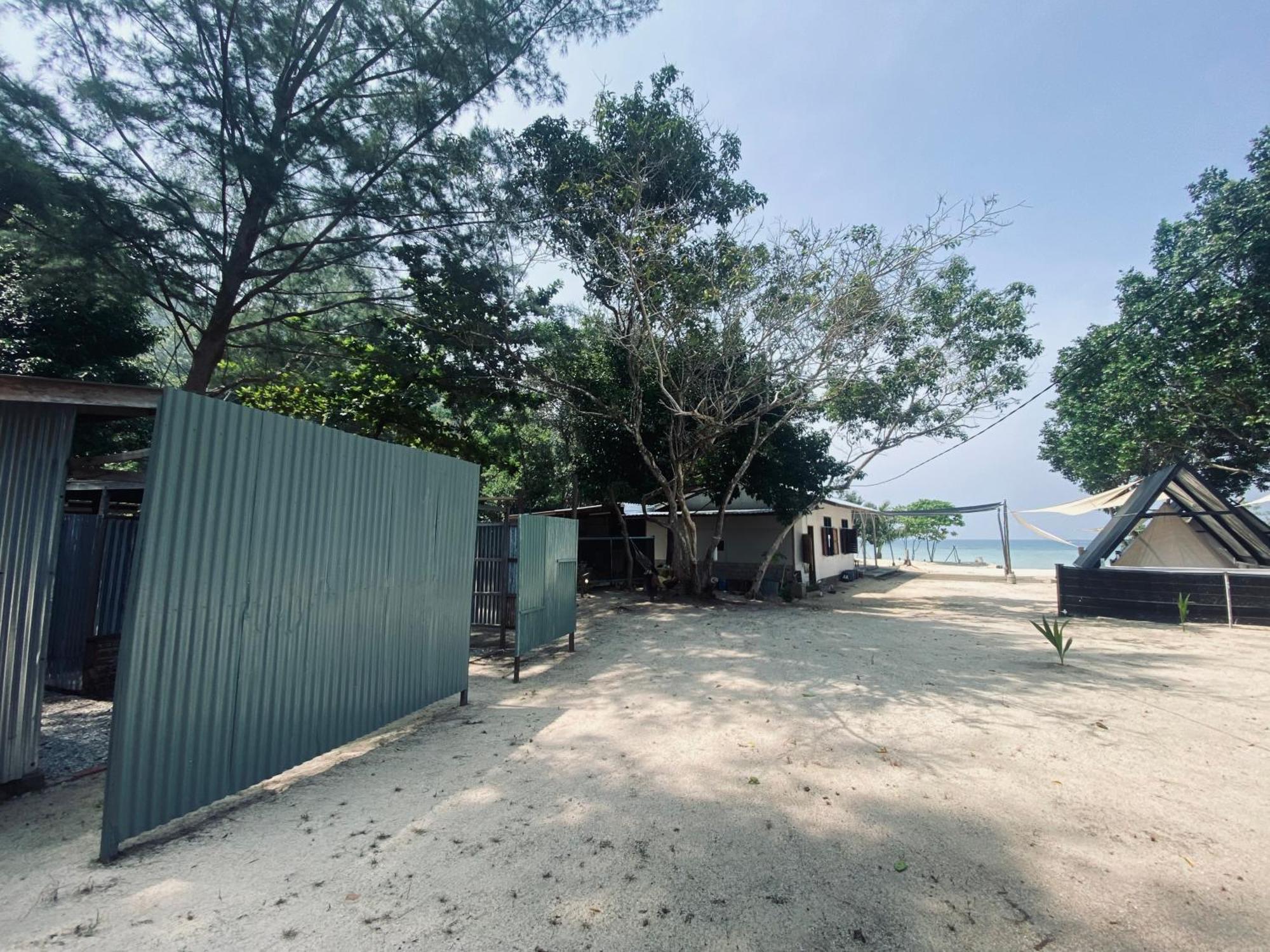Отель Juita Glamping Perhentian Island Кампунг-Куала-Бесут Экстерьер фото